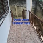 Casa assobradada com 2 vagas, 2 dormitórios e 2 banheiros. FL51