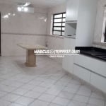 Casa no Jd. das Vertentes com 4 quartos, sendo 2 suítes, sala de estar, 2 vagas cobertas.. FL23