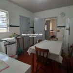 Casa Térrea no Morro do Querosene com 2 dorms, sala, cozinha, quital e 1 vaga. FL23