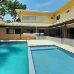 CASA DE ALTO PADRÃO EM CONDOMÍNIO FECHADO | 5 SUÍTES | PISCINA | 4 VAGAS. FL23