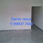 Casa com 1 dormitório, 1 vaga e 1 banheiro. FL51