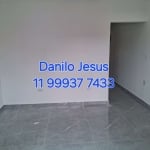 Casa com 1 dormitório, 1 vaga e 1 banheiro. FL51