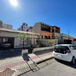 Casa com 3 quartos, edícula, churrasqueira em localização nobre à venda no Balneário do Estreito.