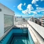 Vista mar, piscina privativa e localização privilegiada no Centro de Florianópolis - À venda.