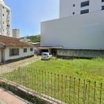 Terreno de 598m² localizado no Saco dos Limões