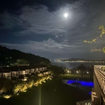 Duplex, vista para Lagoa, terraço e 3 quartos à venda na Lagoa da Conceição em Florianópolis.