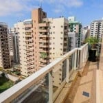 Duplex com vista parcial mar, terraço com churrasqueira, 2 suítes e 2 vagas à venda no Centro de Florianópolis.