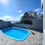 Terraço com vista mar, piscina e espaço gourmet, 4 suítes e 6 vagas para locação no Centro de Florianópolis.