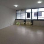 Sala comercial com 49m² e 1 vaga à venda no Centro de Florianópolis.