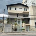 Viabilidade comercial e residencial, 4 quartos, elevador e 2 vagas para locação no Centro de Florianópolis.