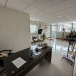 Sala comercial com sacada e 1 vaga de garagem - À venda na Agronômica.