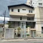 Conjunto de sala comercial com elevador, 225m² e 2 vagas de garagem.