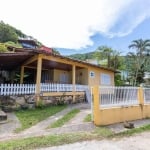 À venda na Praia da Solidão! área com churrasqueira, 2 quartos e 3 vagas de garagem.