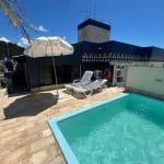 À venda na Praia de Canasvieiras! Piscina privativa, hidromassagem, terraço, 2 quartos e 1 vaga de garagem.