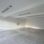 Sala Comercial com divisórias, copa e banheiros no Centro - À venda em Florianópolis