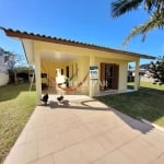 Casa na Praia São Jorge a uma quadra do mar, com piscina