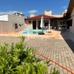 Bela casa ampla e com piscina a venda em Arroio do Sal.