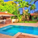 Linda casa colonial com 3 Suítes ,Piscina, Spa Jaccuzzi, Área de Churrasco com conjunto de churrasqueira, forno e fogão a lenha. Edícula de 50 metros