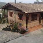 Casa térrea em condomínio  na Serra da Cantareira, piscina,3 quartos, sendo 1 suíte.