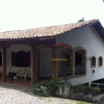 Casa antiga com otimo terreno.