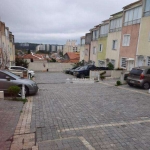 Vendo Sobrado condomínio fechado, 3 dormitórios sendo 1 suíte, terraço, wc social, sala para 2 ambientes, cozinha planejada, depósito no sótão,