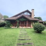 Vende-se Casa com 4 Quartos -260 m² -Averbada  em condôminio em frente ao Clube Curitibano de Golf