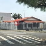 Casa no Pq São Lourenço, 2 quartos, sendo uma suíte com closet, sala, cozinha, banheiro social, quintal, 4 vagas