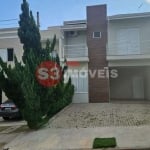 Casa em Condomínio, 3 suítes, 2 salas e 3 vagas !!!