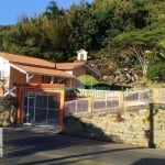 Casa Encantadora c/ Vista Mar | 2 Quartos | Terreno Amplo | Localização Privilegiada em Rodovia Com