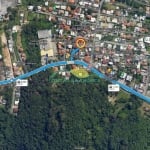 Terreno plano de 491,62m², com duas casas e em servidão sem saída, a 350 m da Praia do Morro das Pe