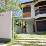 Casa tipo Duplex com 3 dormitórios próxima ao mar na Praia Brava.