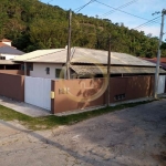 Casa com três dormitórios sendo uma suíte