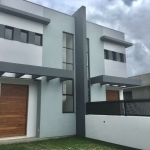 Casa de 3 dormitórios no bairro Carianos
