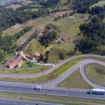 Sítio à Venda Itatiba 68.000 m2, na beira da D. Pedro, 6 casas , água de mina; rancho, paiol. Sabesp próxima com expansão da rede.