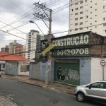 Barracão à venda no Centro, com 261 m² de construção e 650 m² de terreno e garagem para vários carros