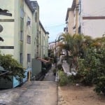 Apartamento no Cabula  portaria 24 horas 2 Vagas de garagem , 2° Andar, Escada.