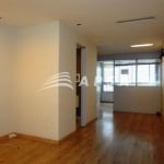 EXCELENTE SALA COMERCIAL COM 30M2, TODA EM PISO LAMINADO, 2 AMBIENTES COMPOSTO POR DIVISÓRIA, 1 BANH