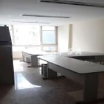 SALA COMERCIAL COM 20 M² NA AV. PASSOS. VASTO COMÉRCIO, ENTRE AS ESTAÇÕES DE METRÔ PRESIDENTE VARGAS