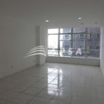 SALA COMERCIAL NO EDIFICIO C. ROLIM COM BANHEIRO EM ÓTIMO ESTADO .