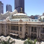 Sala Comercial em ótima localização, saída do metrô Carioca, andar alto com vista para o Teatro Muni