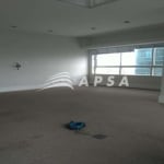 EXCELENTE SALA COMERCIAL LOCALIZADO NO CENTRO DO RIO, 107M2, POSSUI ARMÁRIOS, EM OTIMO ESTADO E PROX