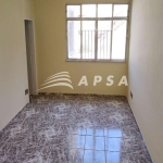 APARTAMENTO COM PINTURA NOVA, DE FUNDOS, SALA, 2 QUARTOS, AMPLA COZINHA COM ARMÁRIO, DEPENDÊNCIAS DE