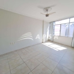 APARTAMENTO DE 3 QUARTOS COM 1 VAGA DE GARAGEM NA TIJUCA. IMÓVEL MUITO CLARO, AREJADO, COM JANELÕES,