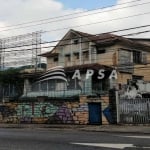 CASA COMERCIAL COM 300M2, COMPOSTO POR DEZ SALAS, QUATRO, BANHEIROS, UMA COZINHA E ÁREA EXTERNA. ALU