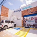 ALUGO SALAS COMERCIAIS NO SEGUNDO ANDAR, RECENTEMENTE INAUGURADO E COM ESTRUTURA COMPLETA PARA ATEND