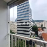 APARTAMENTO EM BOTAFOGO, COMPOSTO POR UMA SALA AMPLA INTEGRADA A UMA VARANDA COM VISTA DESLUMBRANTE