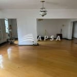 APARTAMENTO EM COPACABANA, EM UM EDIFÍCIO RESIDENCIAL COM APENAS DOIS IMÓVEIS POR ANDAR, É PERFEITO