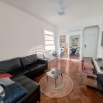 APARTAMENTO NO CATETE, IDEAL PARA QUEM BUSCA PRATICIDADE E CONFORTO. O IMÓVEL CONTA COM UMA SALA AMP