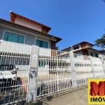 Casa triplex dentro de condomínio em bairro nobre de Cabo Frio