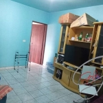 CASA A VENDA NO BAIRRO VILA YARA, COM 2 DORMITÓRIOS, 2 BANHEIROS, COZINHA, 2 VAGAS DE GARAGEM.